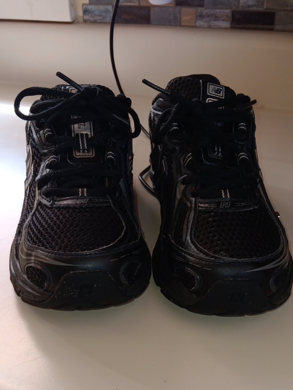 New Balance 740. Kids Black/Silver Mesh & Synthetic Sneakers Size 5.5Y
